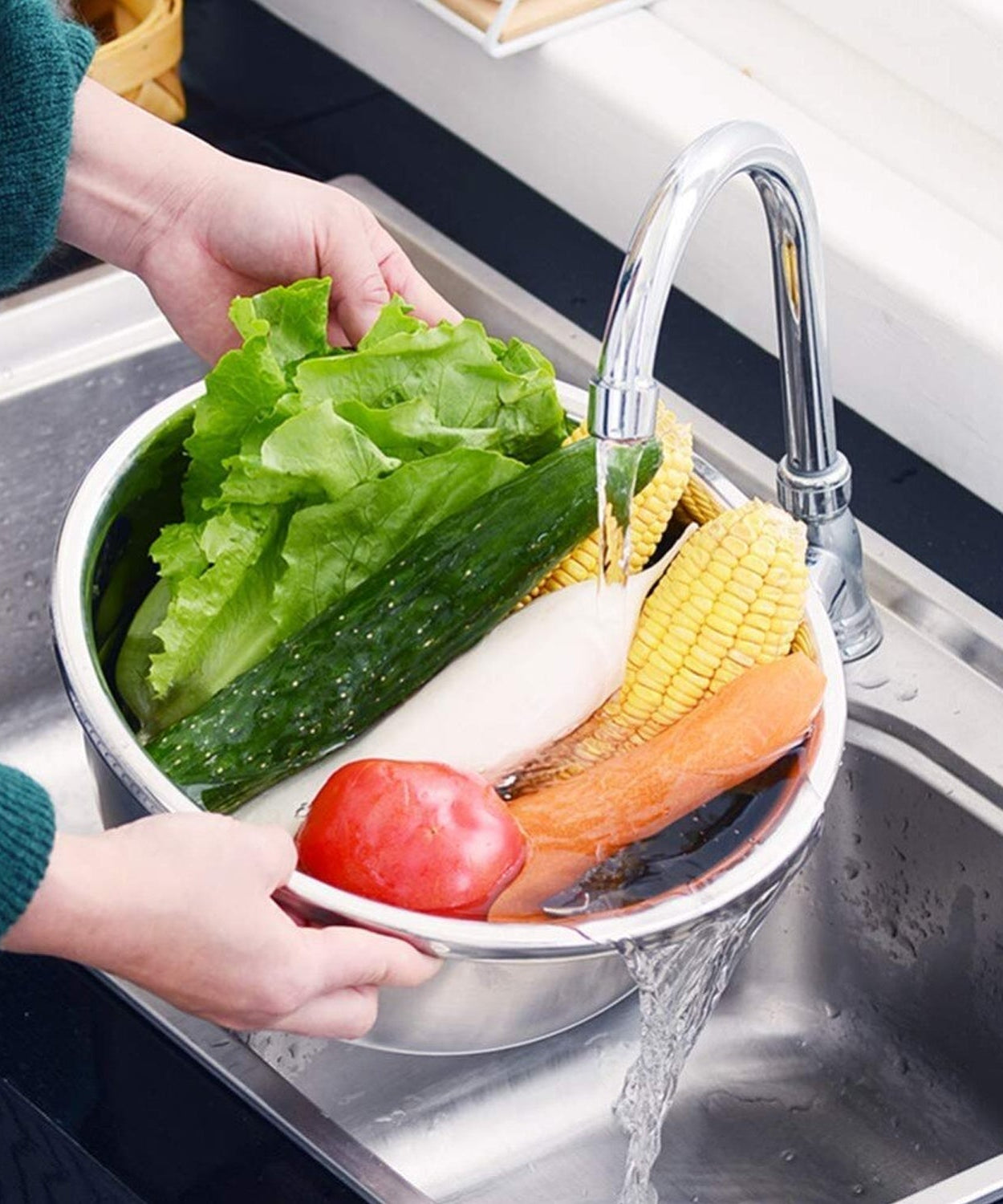 Kitchen grater and pasta server tool