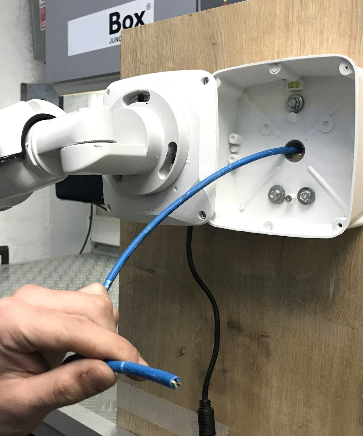 High-quality camera box to ensure safe handling and storage