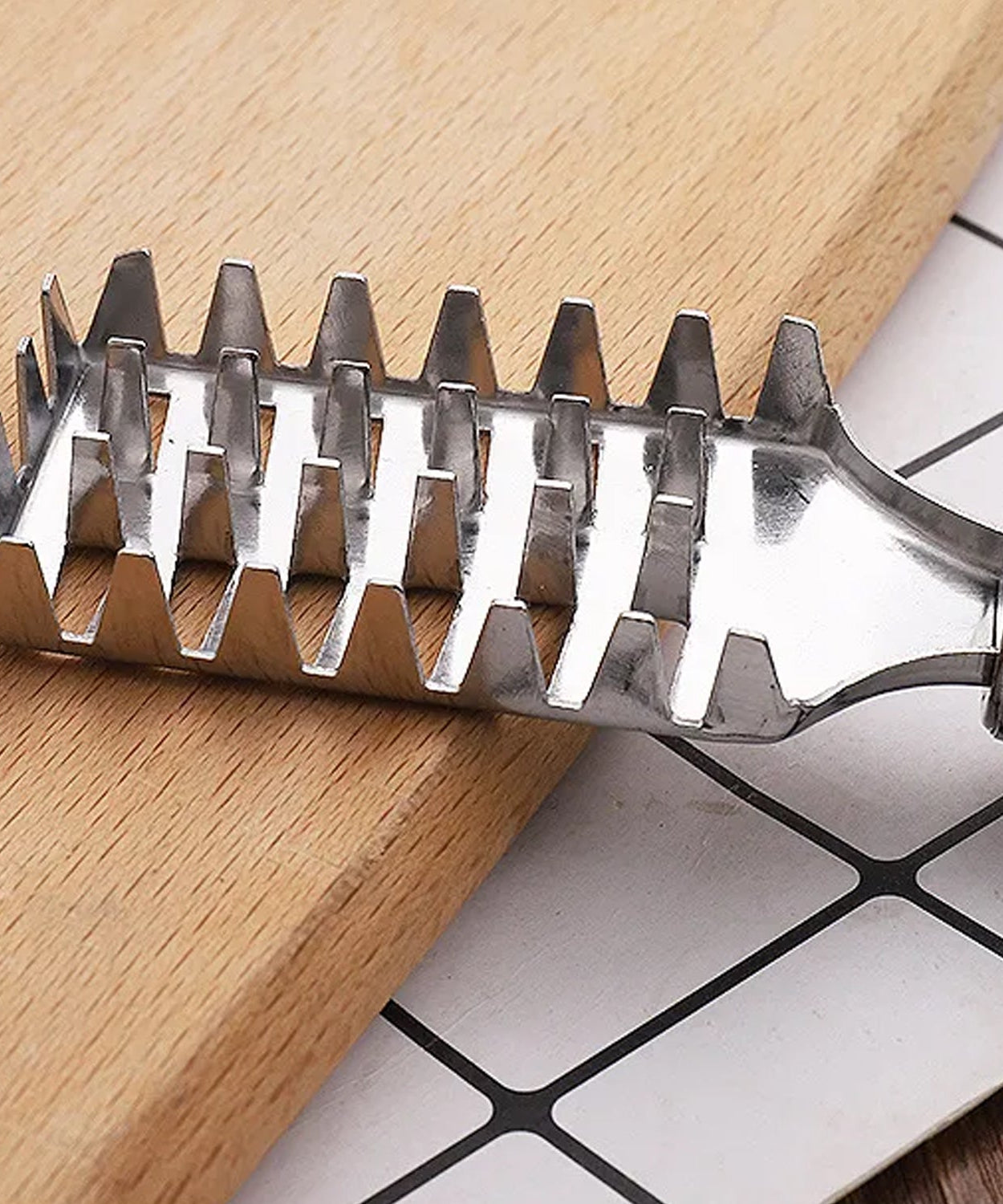 Stainless Steel Fish Scale Remover Scraper – Sawtooth Kitchen Tool