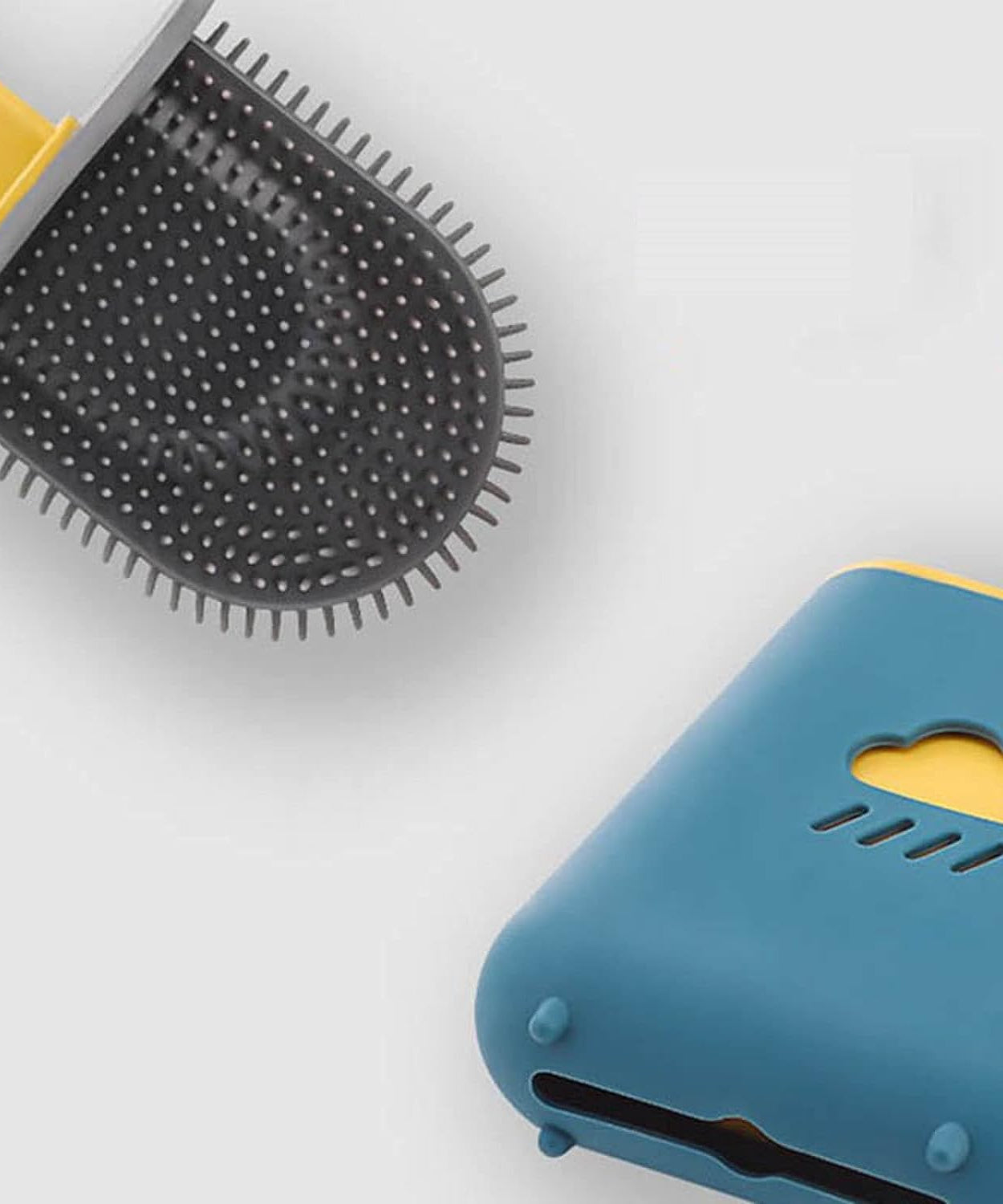 Flexible bristle toilet brush