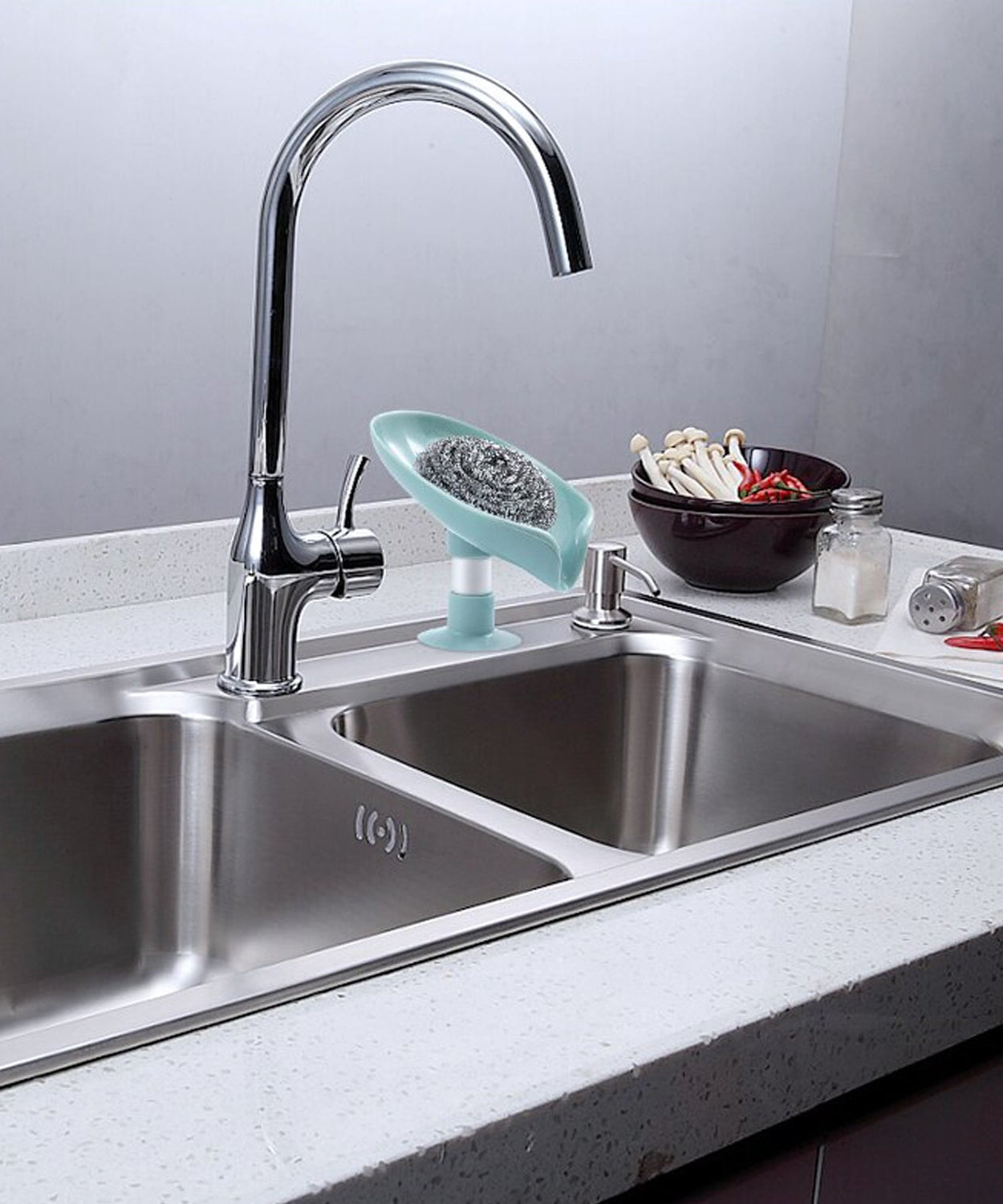 Self-draining soap tray in leaf shape, suitable for bathroom or kitchen.