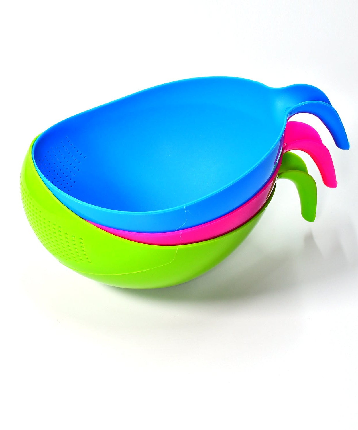 Set of plastic bowls and strainers with handles, for food prep