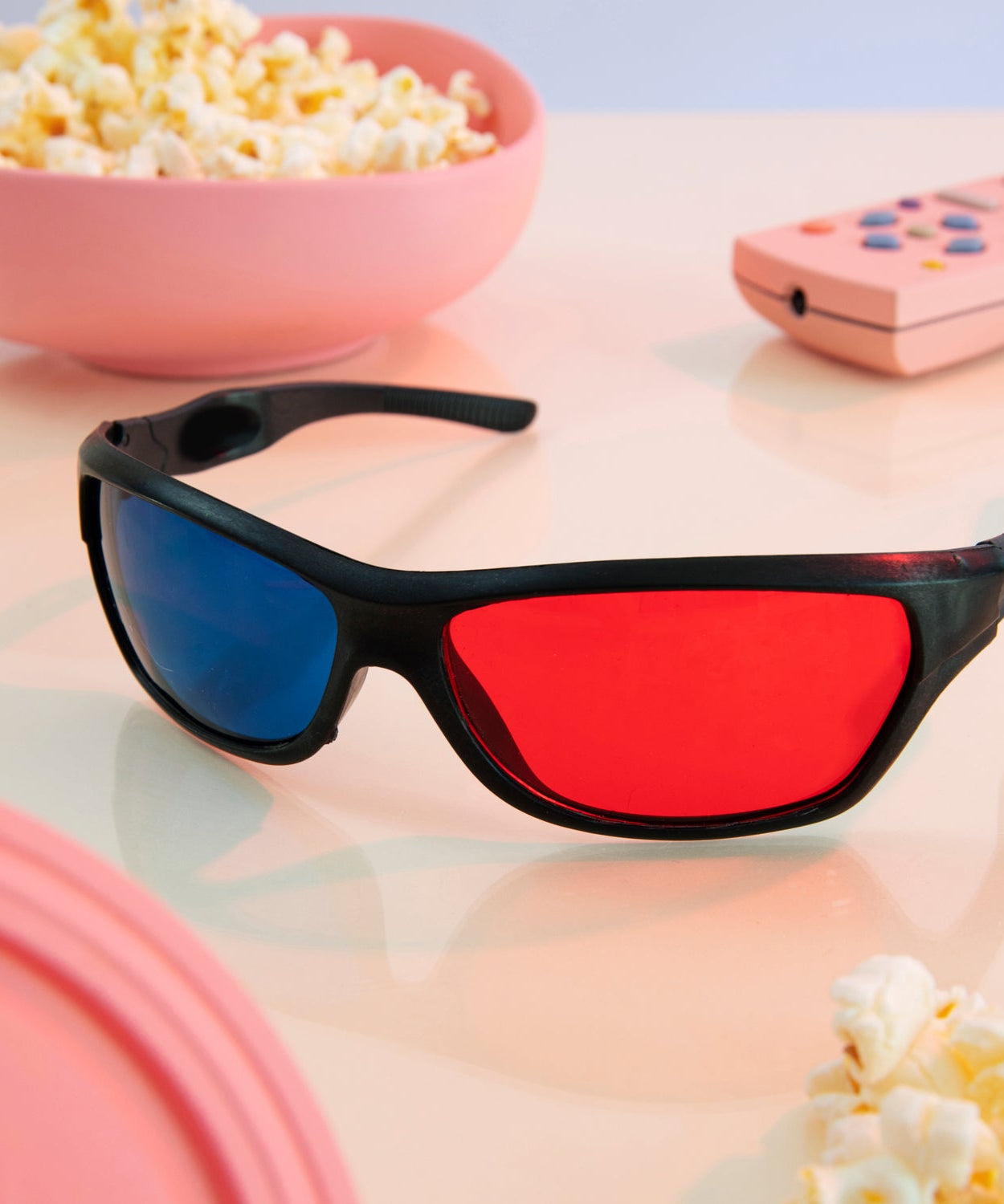 Stylish UV-Protected Sunglasses for All-Day Comfort – Perfect for Any Light! (1 Pc)