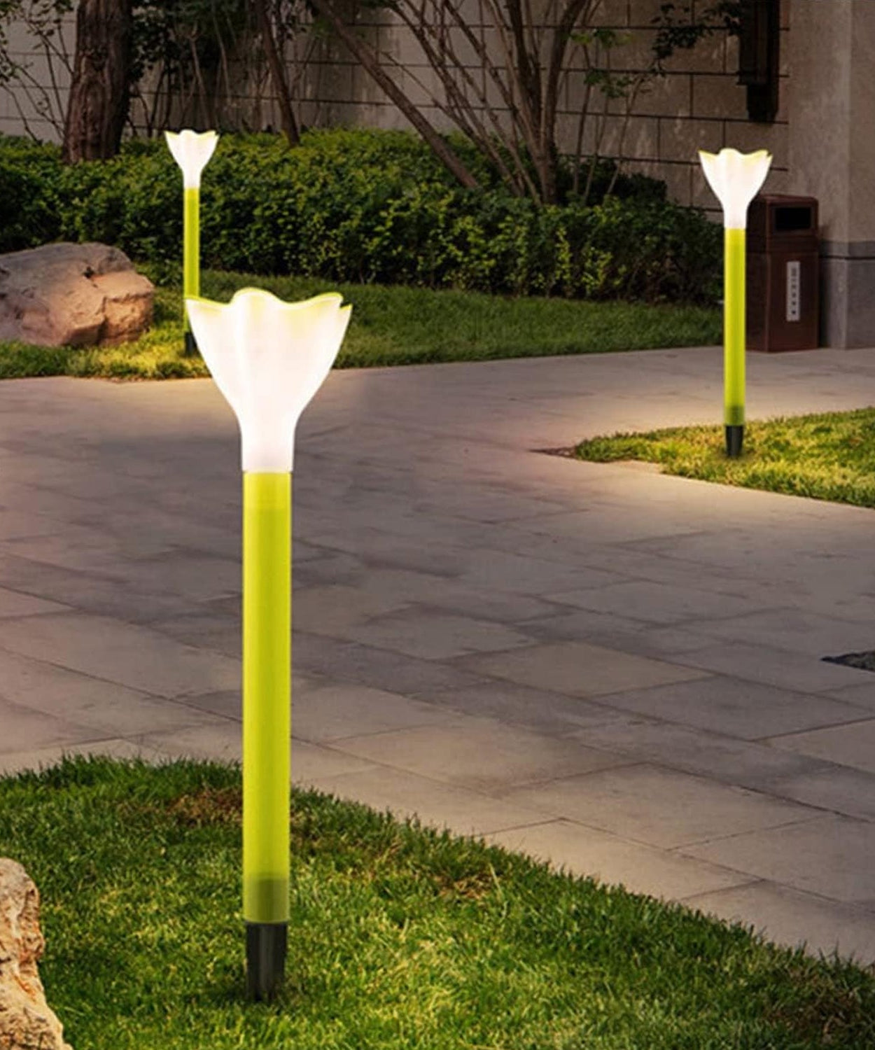Street Light Solar Flowers Lights Road Light Flower Landscape Light Decorative Yard Lights Solar Lights Garden Stake Flower Lights Solar Landscape Light in Outdoor Spotlight (2 Pc )