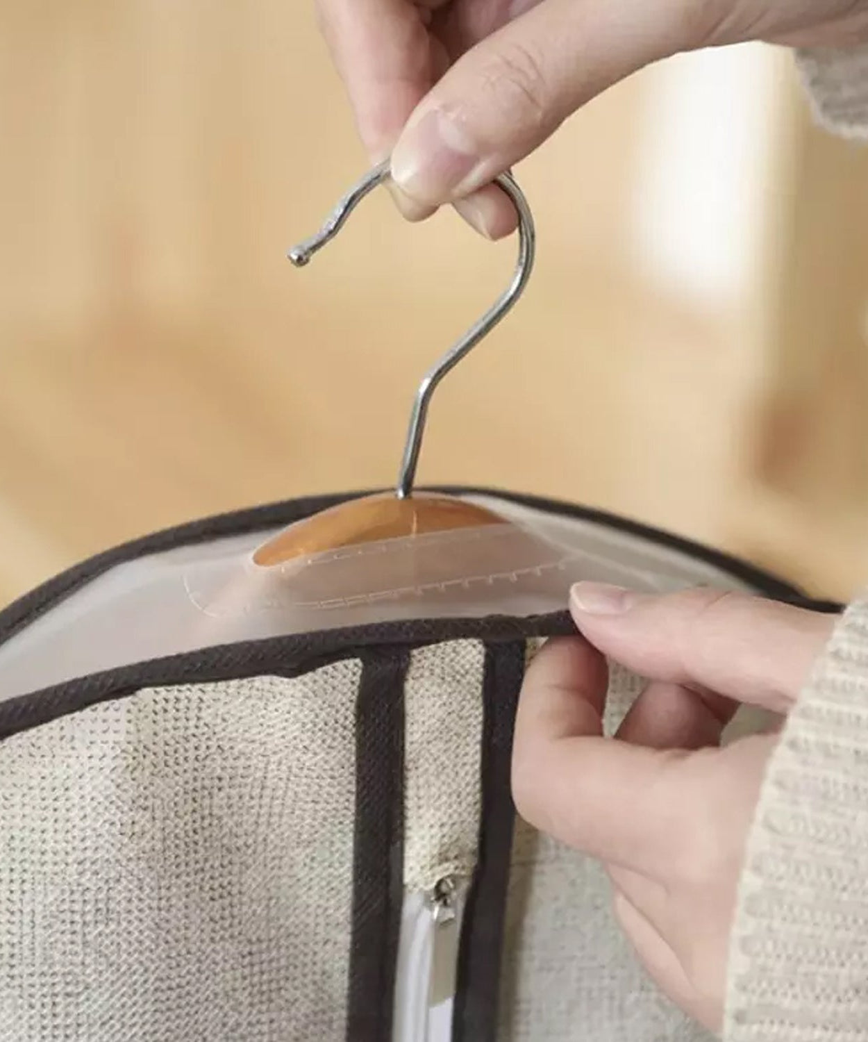 Foldable garment cover for men