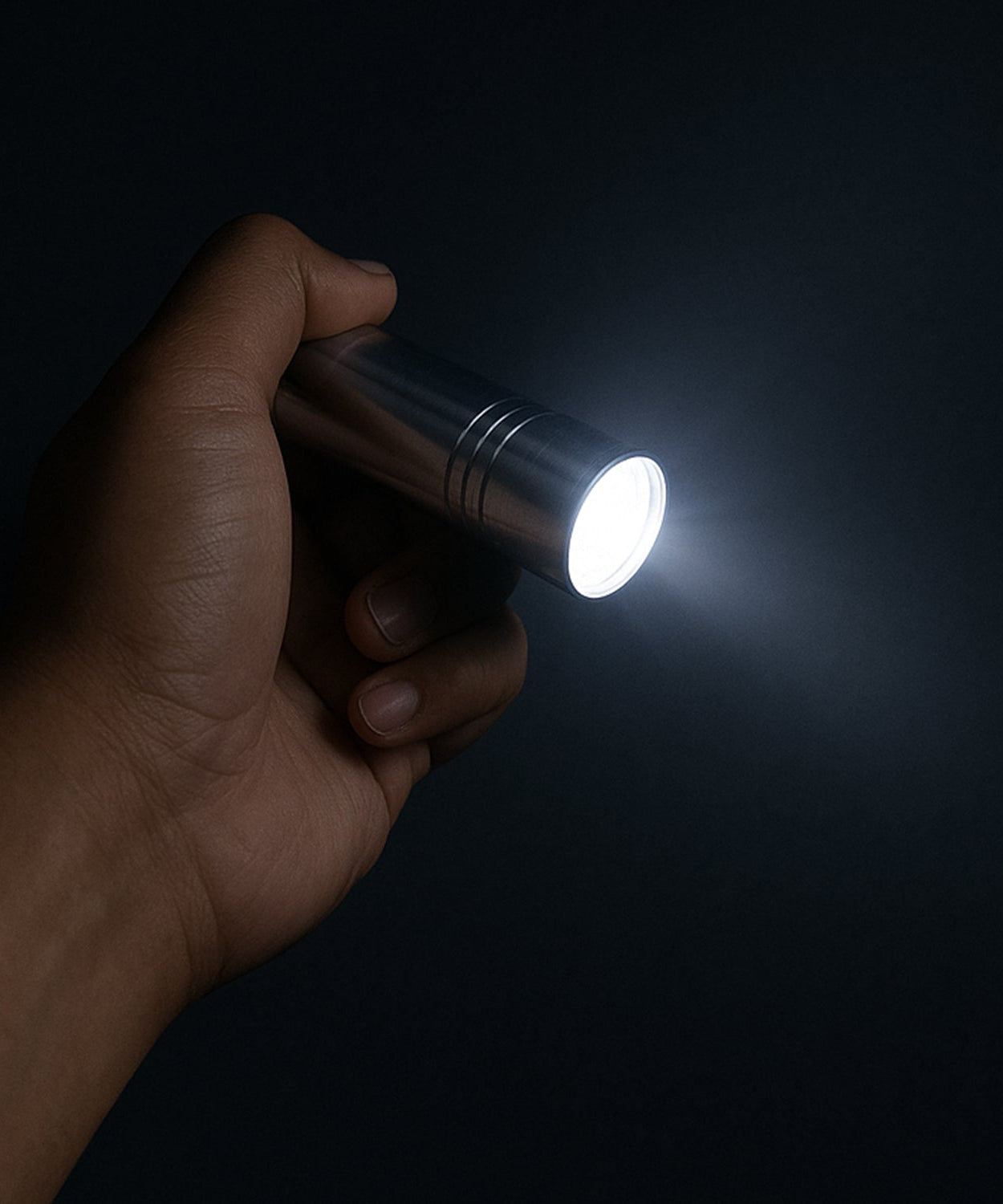 Portable Mini Torch / Flashlight LED Powerful High Lumens Pen Light Easy To Carry, Portable Pocket Compact Torch for Emergency 3 Battery operated (Battery not included / 1 pc)