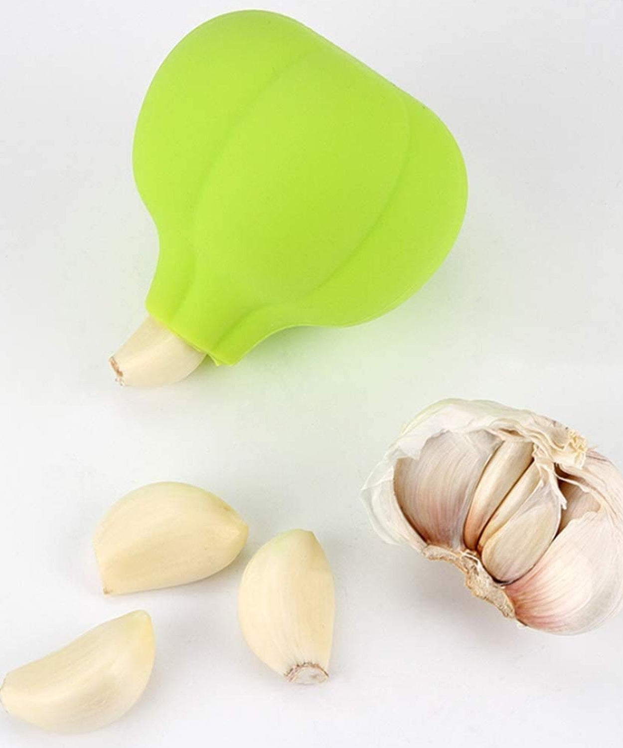 Compact silicone peeler for manual use.