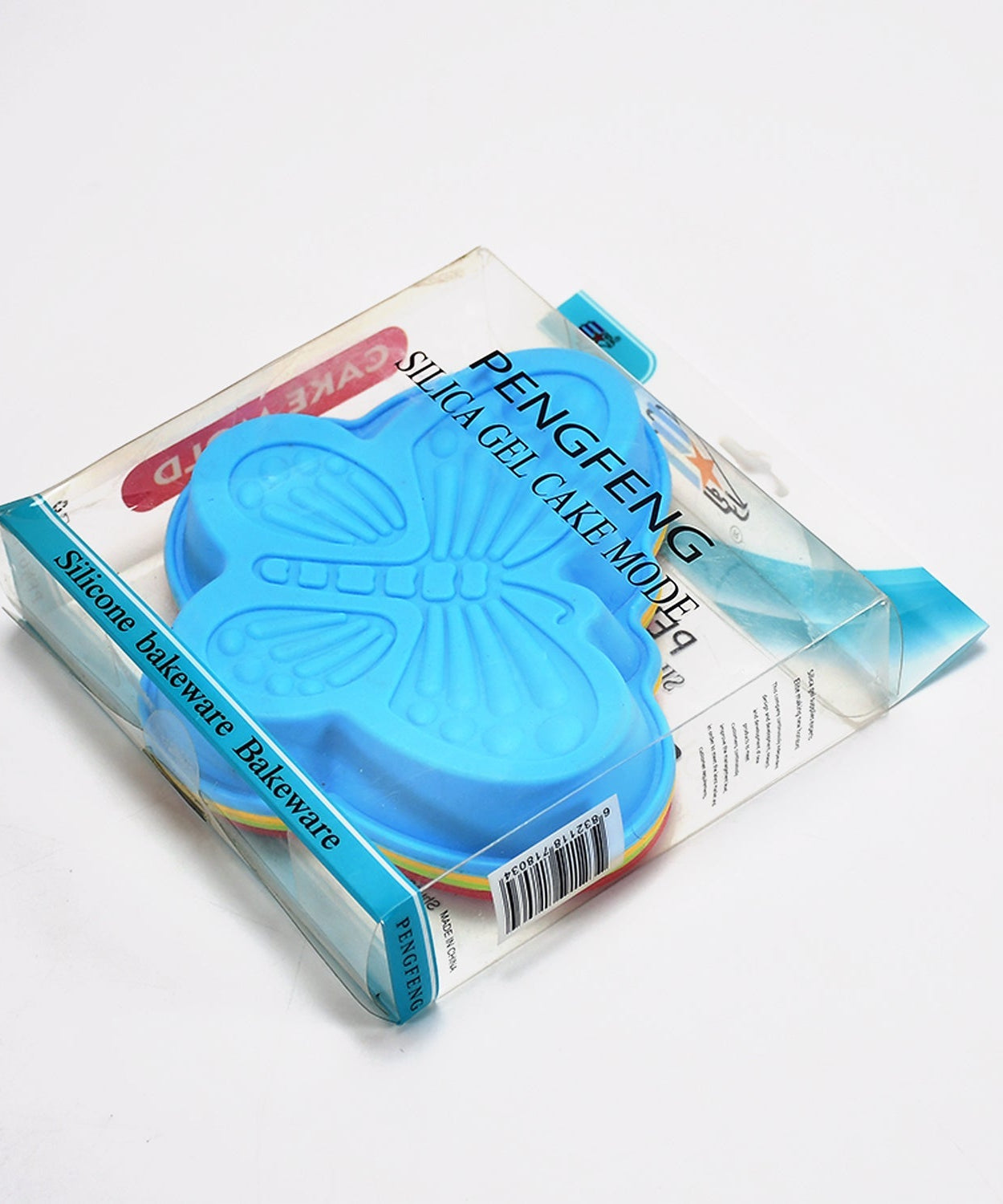 Pack of 4 silicone molds in butterfly shape, ideal for baking muffins, cakes, and homemade soaps.