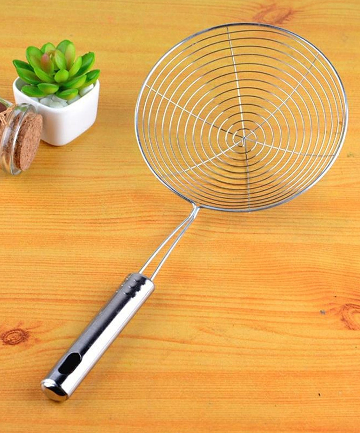 Small oil strainer for frying with fine mesh