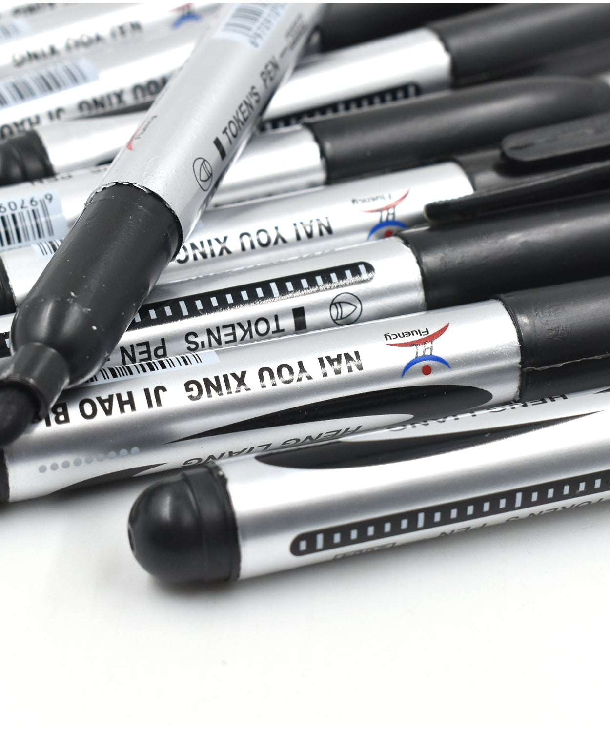 Black markers for school and office use