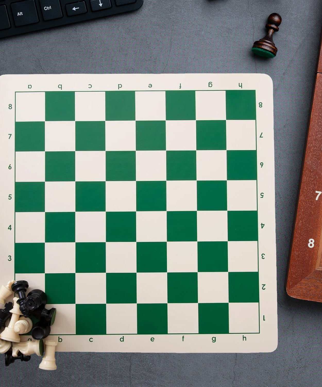 Small Premium Portable Chess Set Plastic Chess Pieces (1 Set)