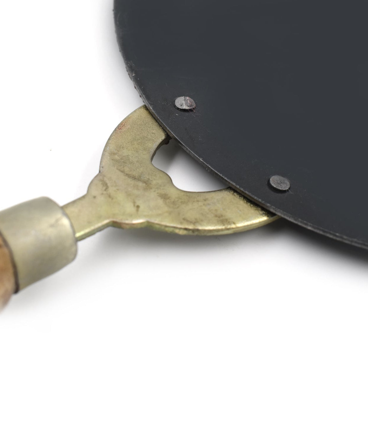 Long-lasting wooden handle tawa, great for preparing rotis and parathas.