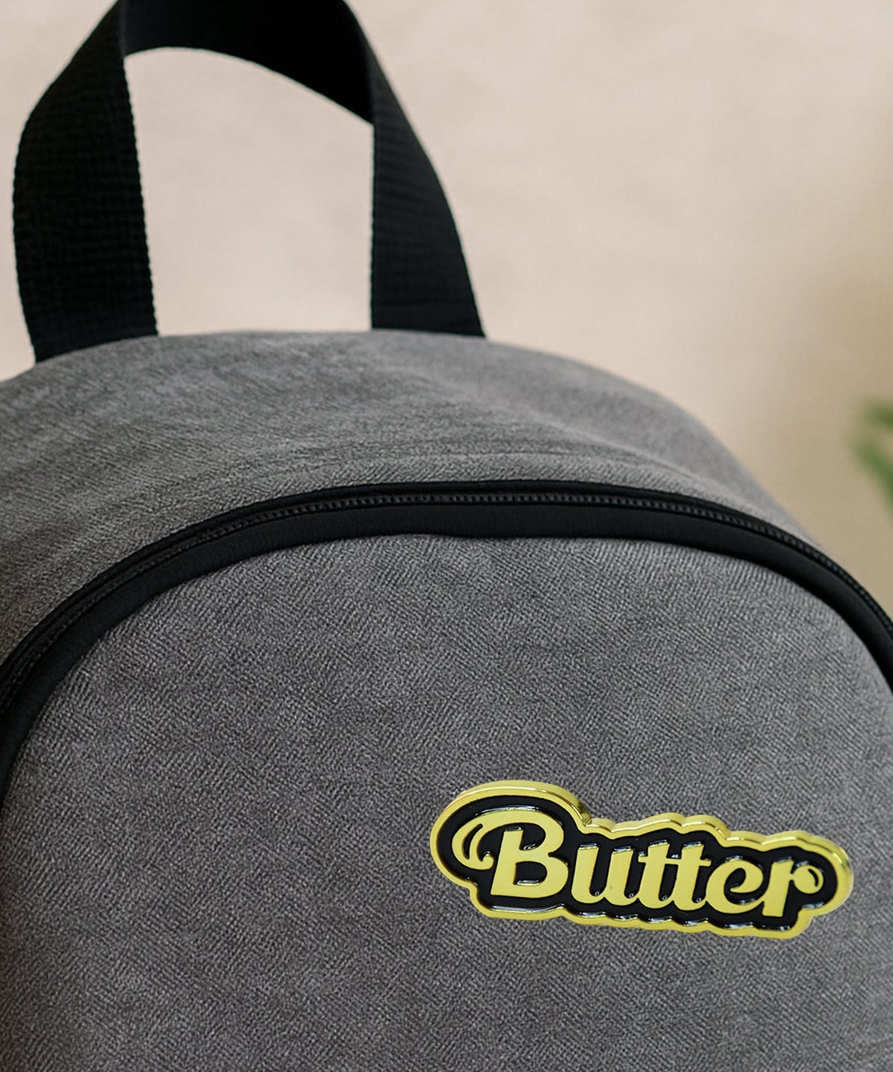 Stylish Metal Badge Pin – Single Piece (Random Design)