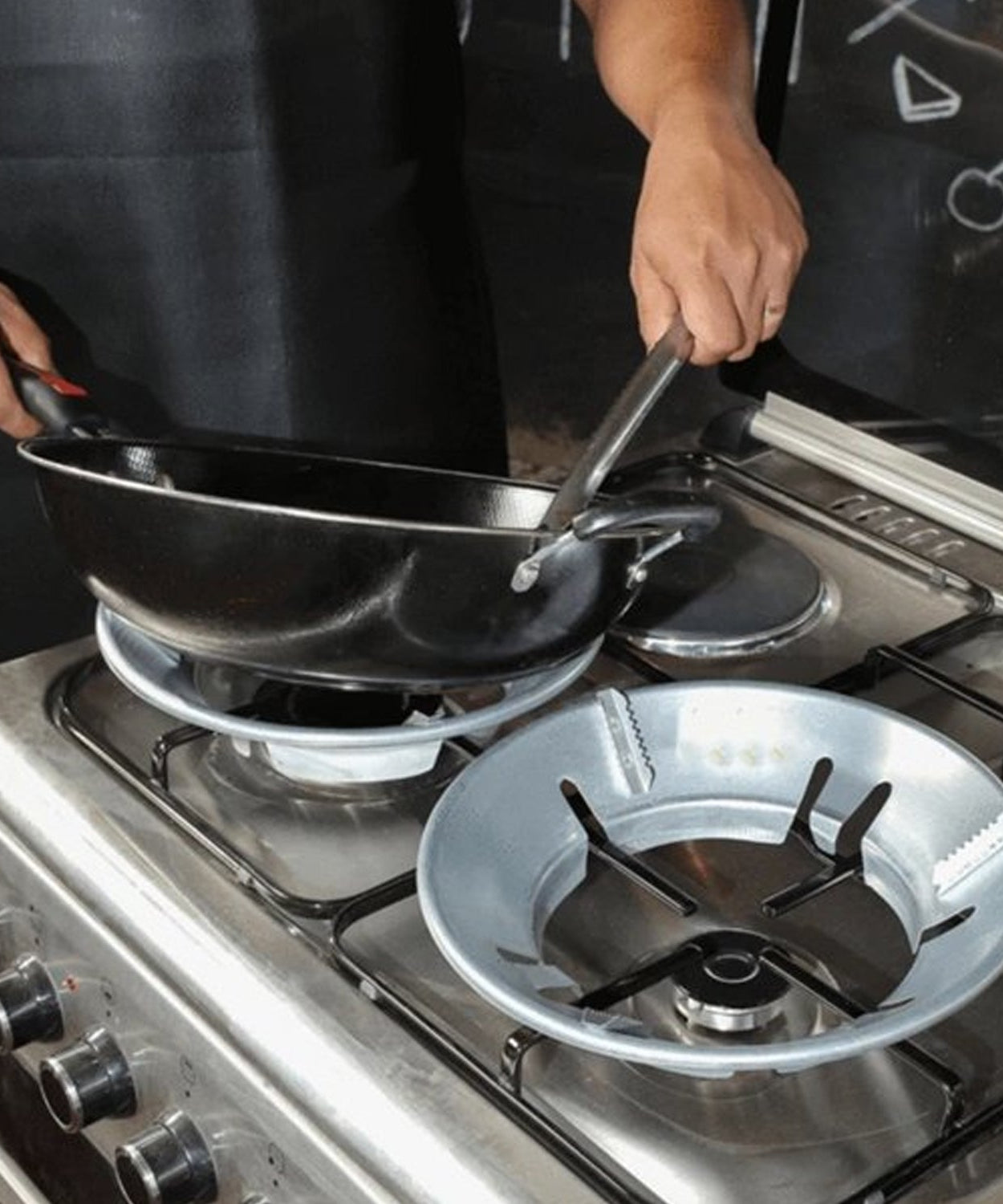 Home gas stove stand with energy-saving features