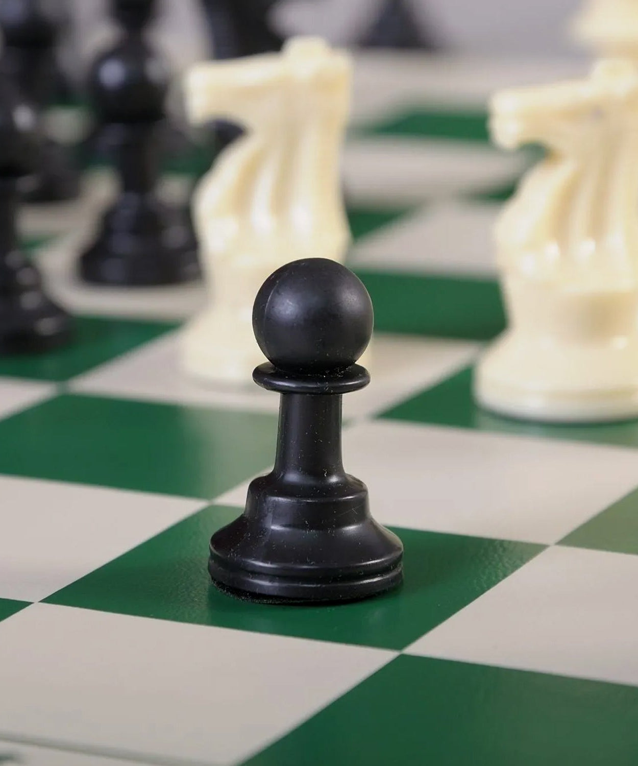 Small Premium Portable Chess Set Plastic Chess Pieces (1 Set)