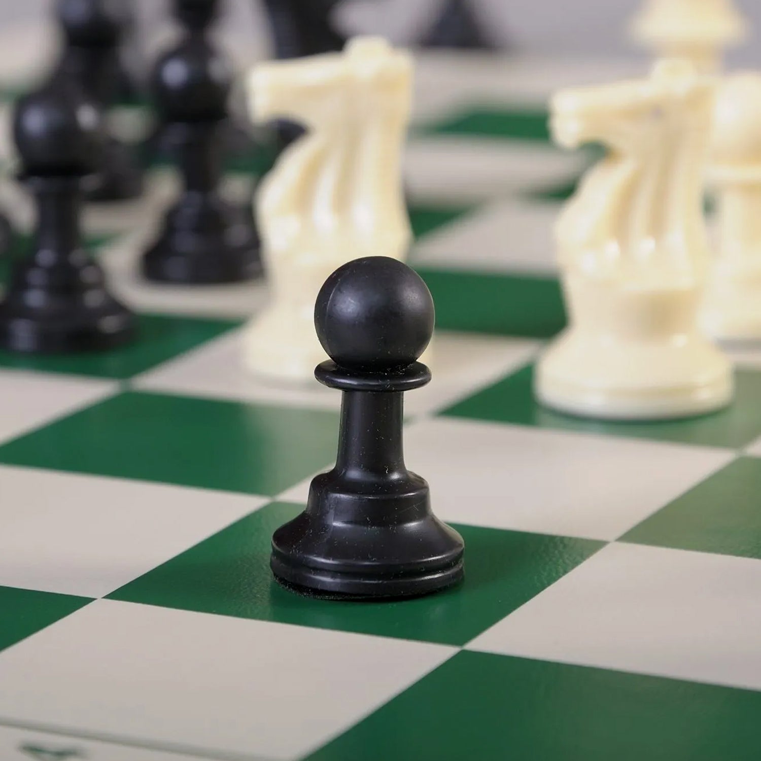 Small Premium Portable Chess Set Plastic Chess Pieces (1 Set)