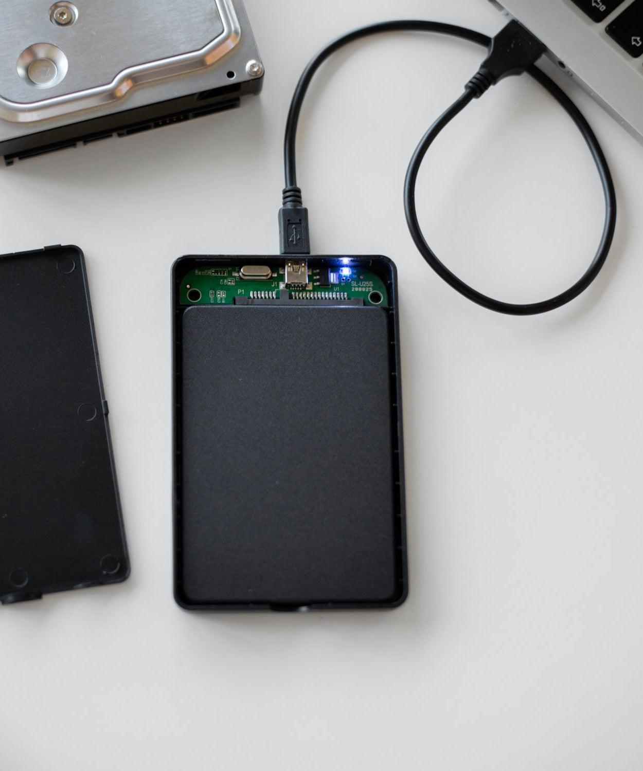 Charging cable with micro USB for power banks.