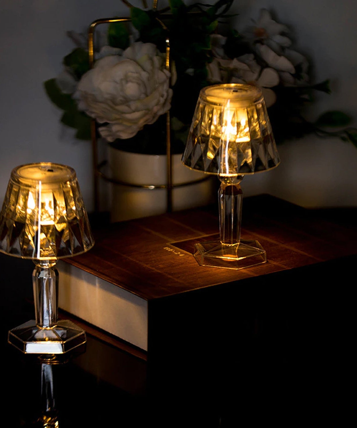 Crystal table lamp with reflection light.