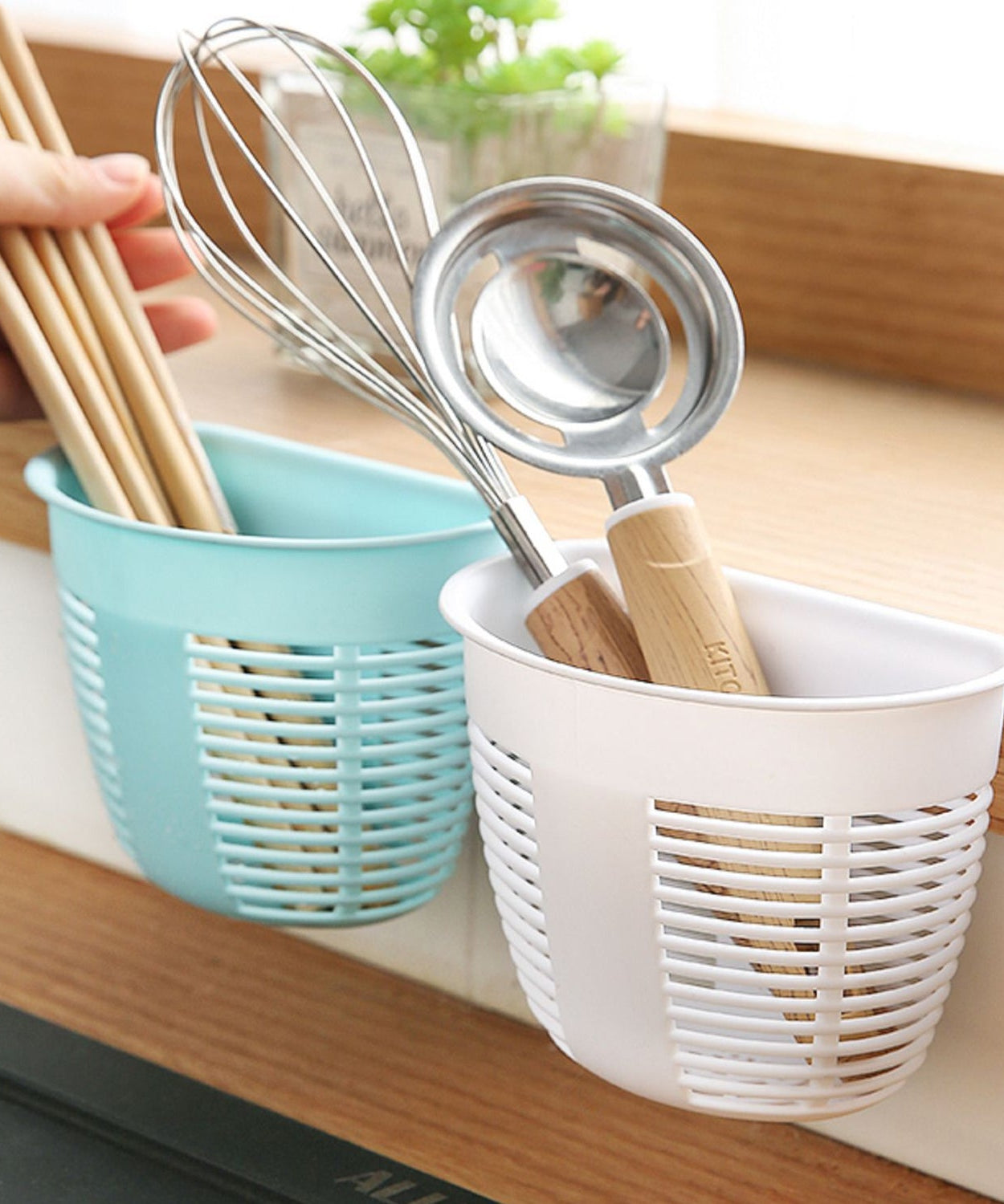 Hanging Plastic Storage Basket, Adhesive Wall Mounted Organizer Box Make Up Holder Shelf Bathroom Wall Basket Punch Free Drain Basket for Kitchen Bathroom, Wall Type Storage Basket (1 Pc)