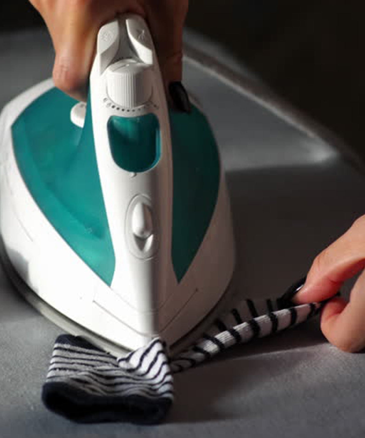 Portable ironing pad, designed for home and shop use to press fabrics.