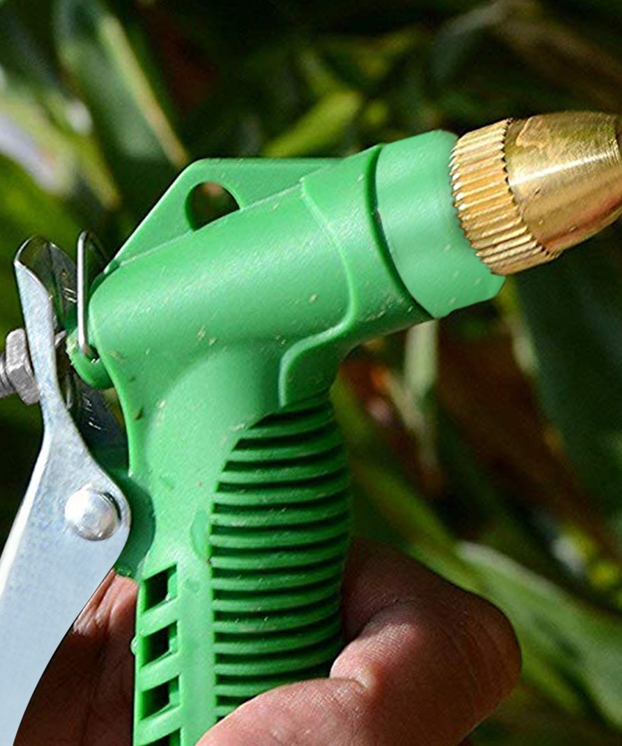 Water spray gun with trigger, high pressure, ideal for washing vehicles and garden plants.