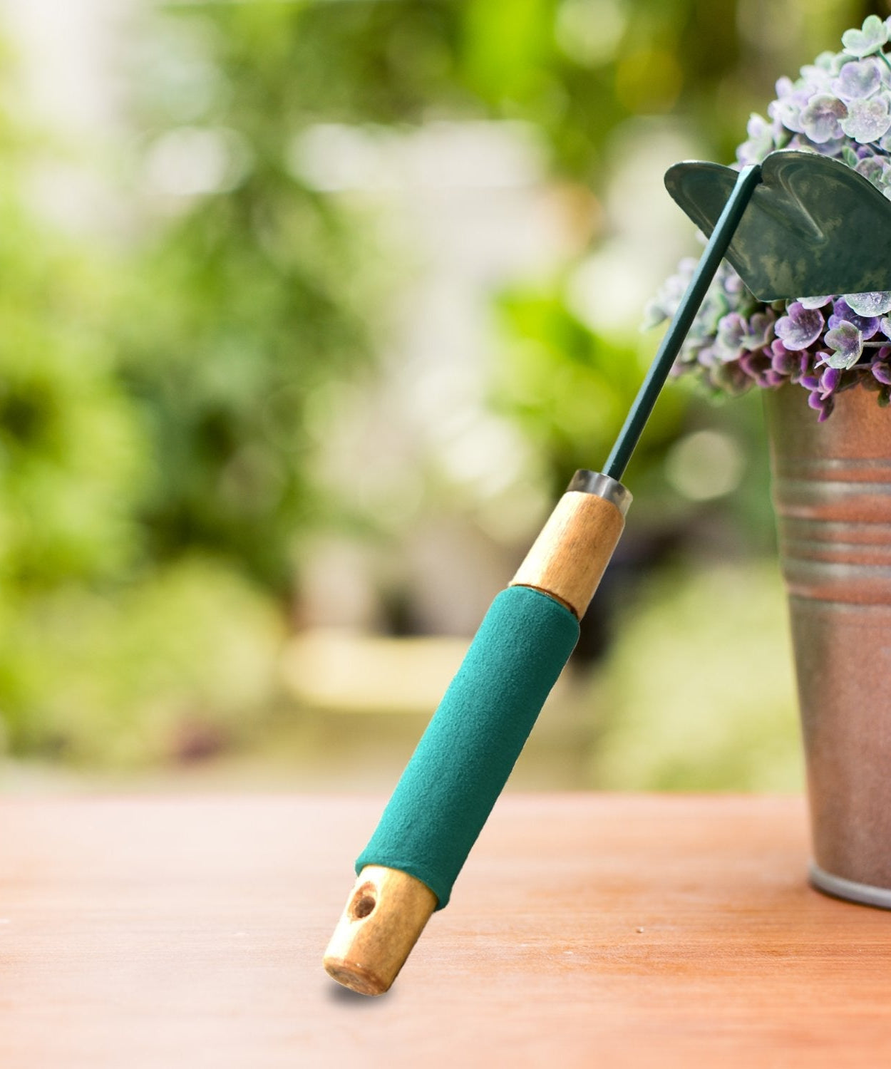 Gardening hoe tool demonstrating functionality and build