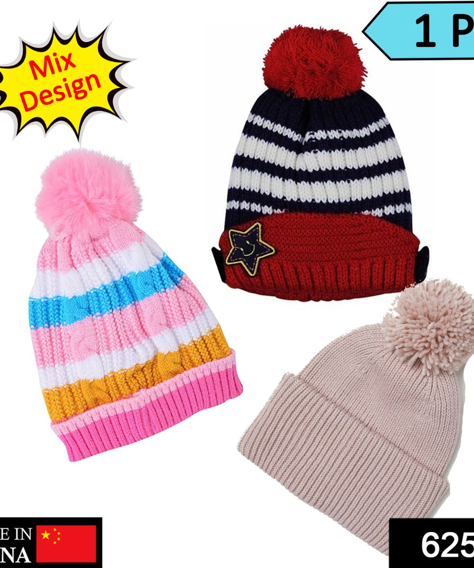 Knitted winter cap with black fur lining