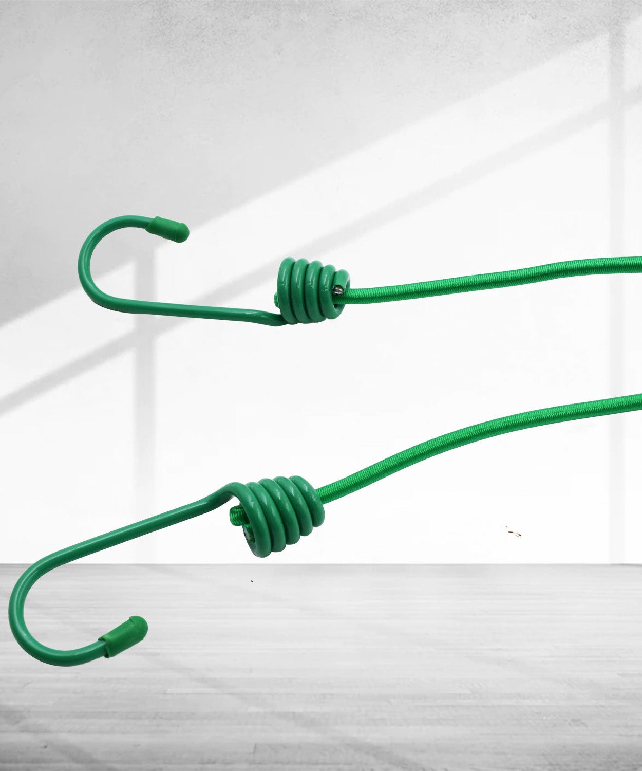 Travel clothes line with 12 metal clips