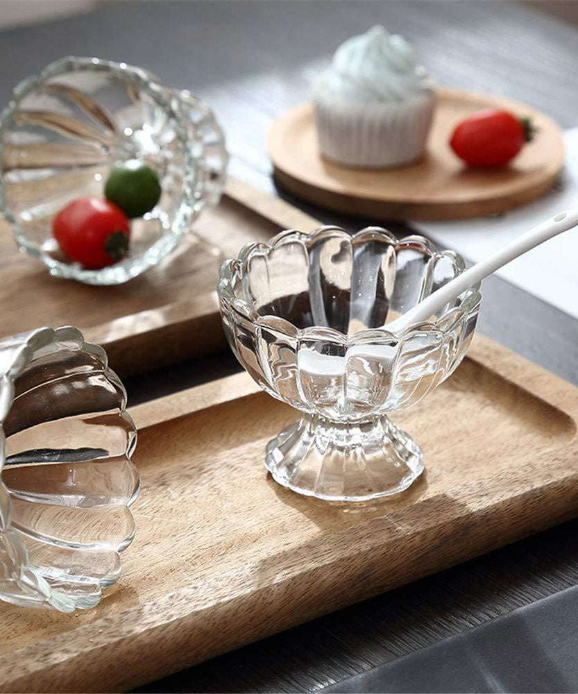 Compact and versatile glass bowls for desserts and salads, comes in a set of 6.