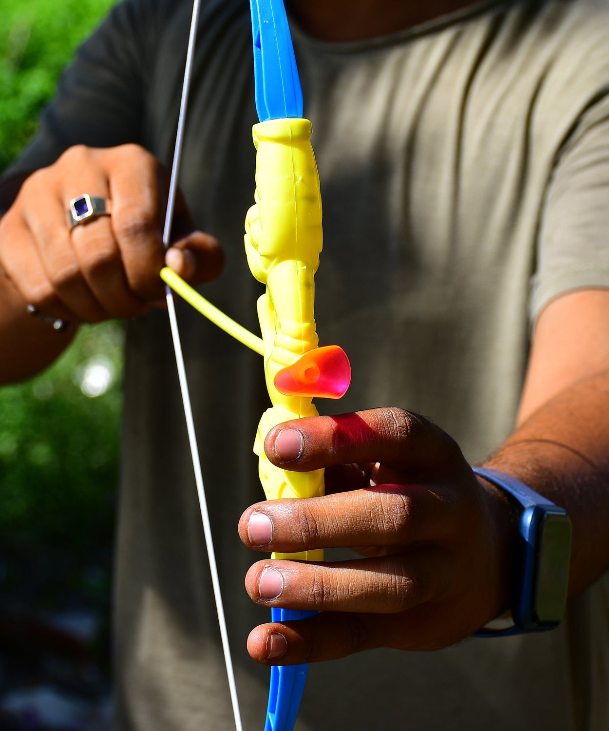 Archery toy set with plastic bow and target