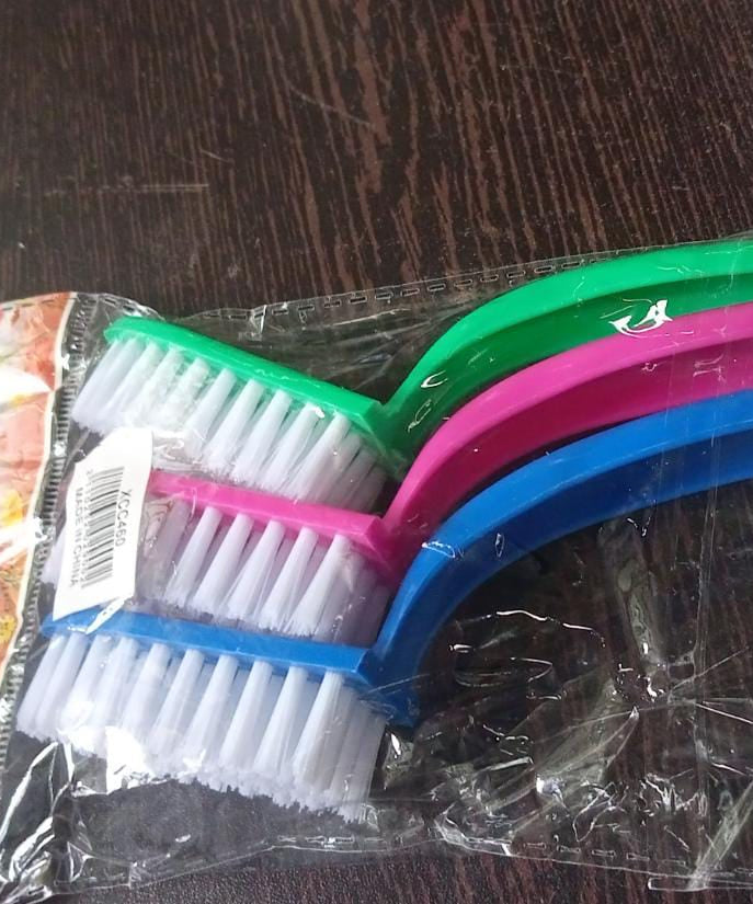 Set of cleaning brushes for multi-purpose use in the kitchen.