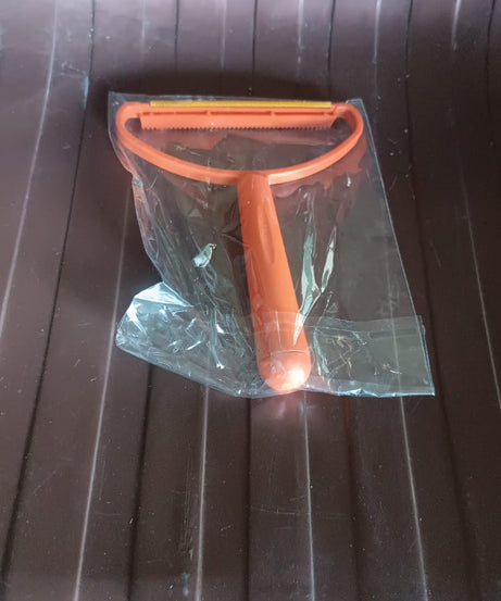 2-in-1 Portable Lint Remover – Long-Handle Brush & Sticky Roller for Clothes, Furniture & Carpets (1 Pc)