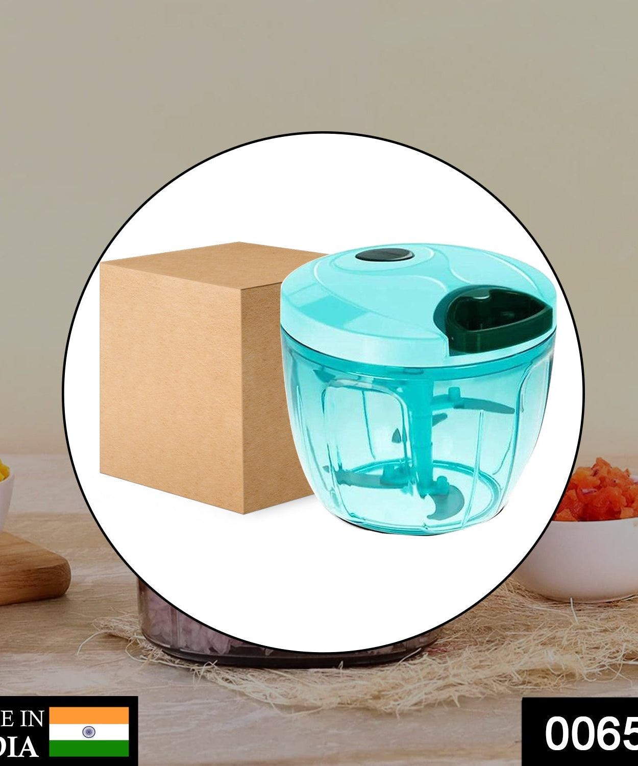 Stainless steel vegetable chopper with a 750 ml bowl and five sharp blades