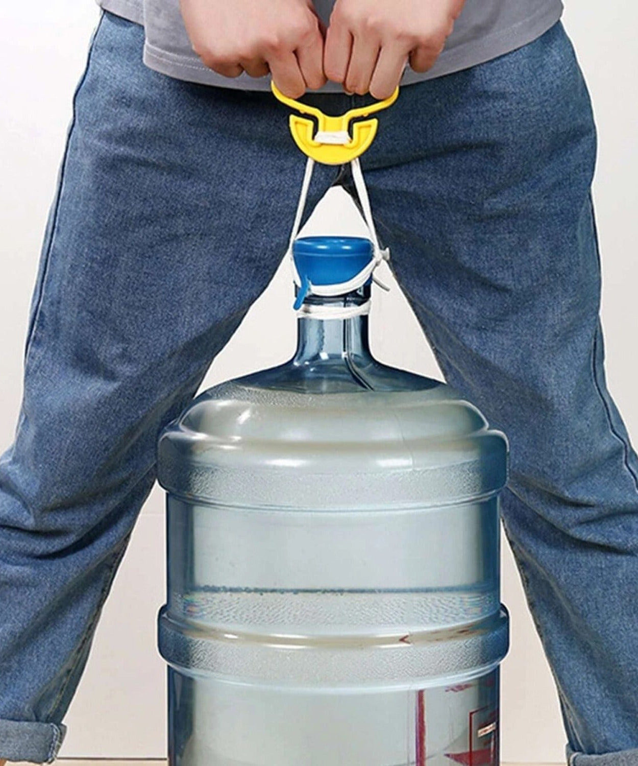 Household plastic bag hook for carrying reusable grocery bags, multifunctional and portable, 2 pieces.