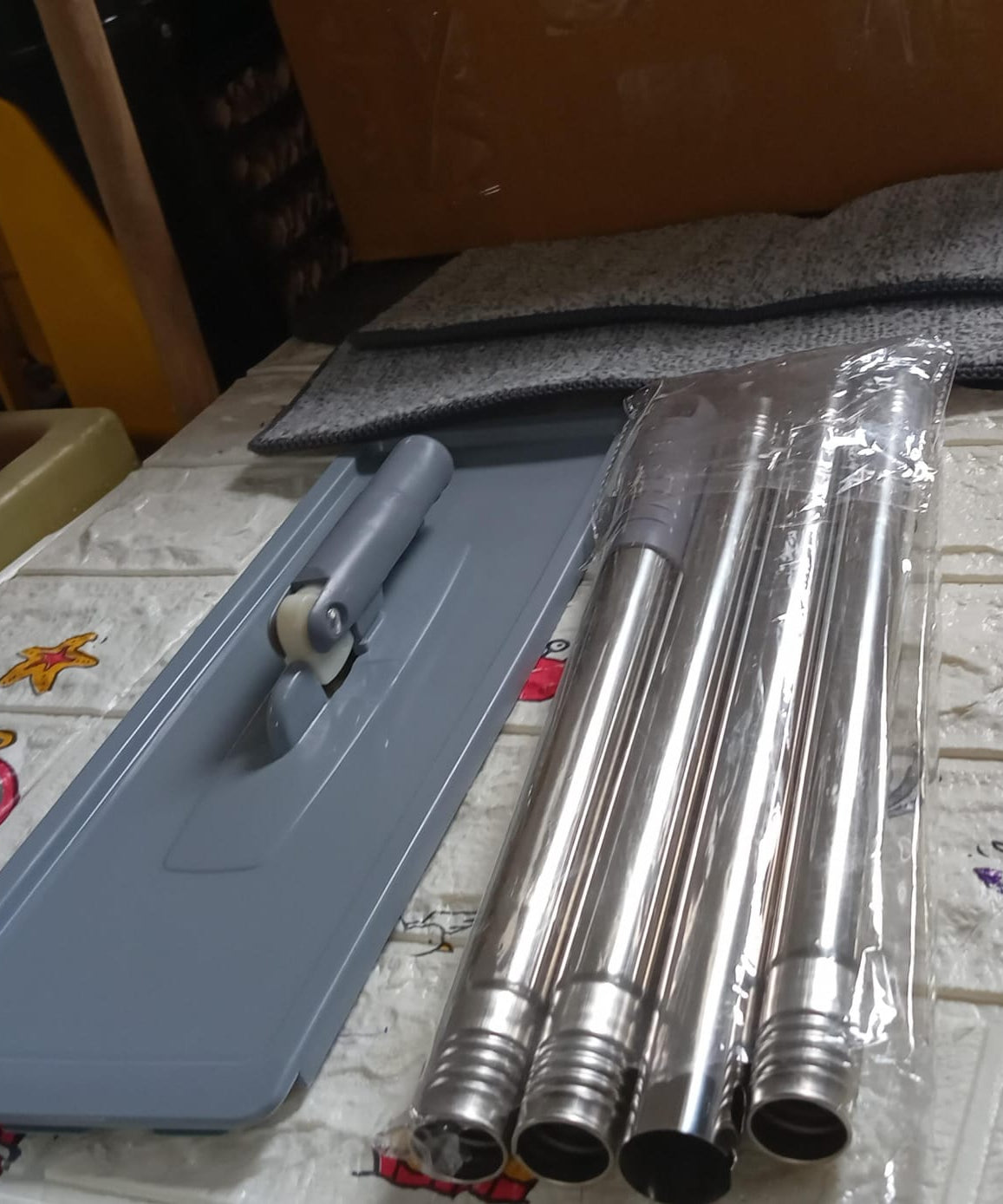 Rotating mop head for versatile cleaning