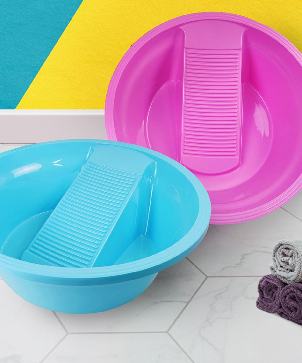 Versatile plastic laundry basket with ergonomic handle