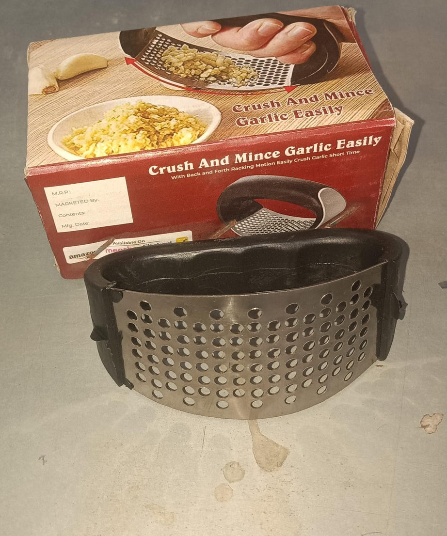 Stainless Steel Garlic Presser  / Crusher (Multicolor)