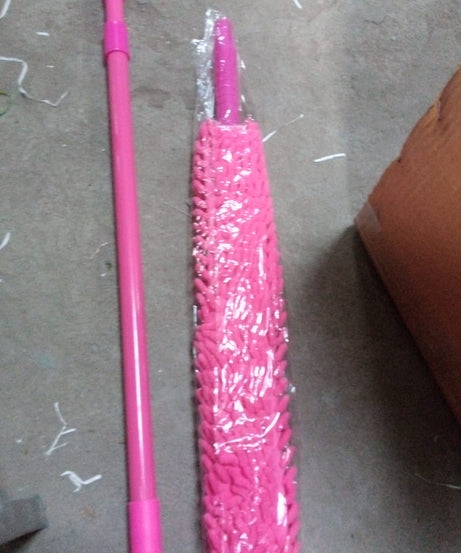 Foldable microfiber fan cleaner in use