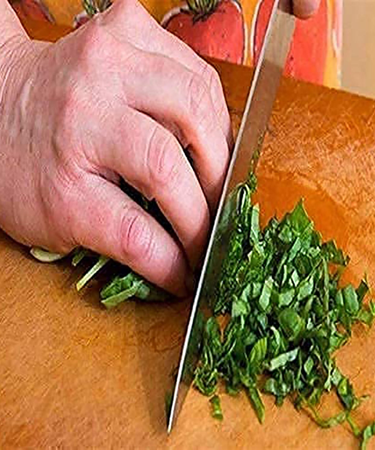 Knife set arranged to show different knife types and sizes