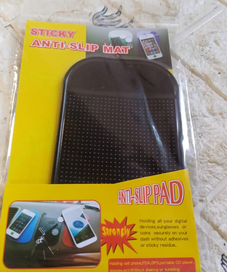 Dashboard mat for phone and glasses