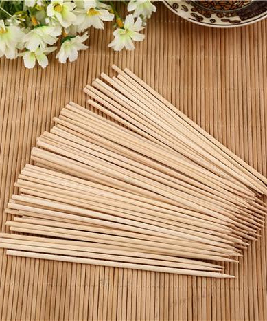 Bamboo skewers for BBQ with a smooth finish.