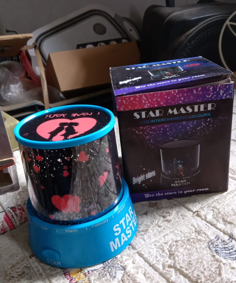 LED Projector Night Light Amazing Lamp, 3 Battery operated lamps, Rotation With the music Function, Master for Kids Bedroom Home Decoration Night Romantic Gift (Battery Not Included / 1 pc)