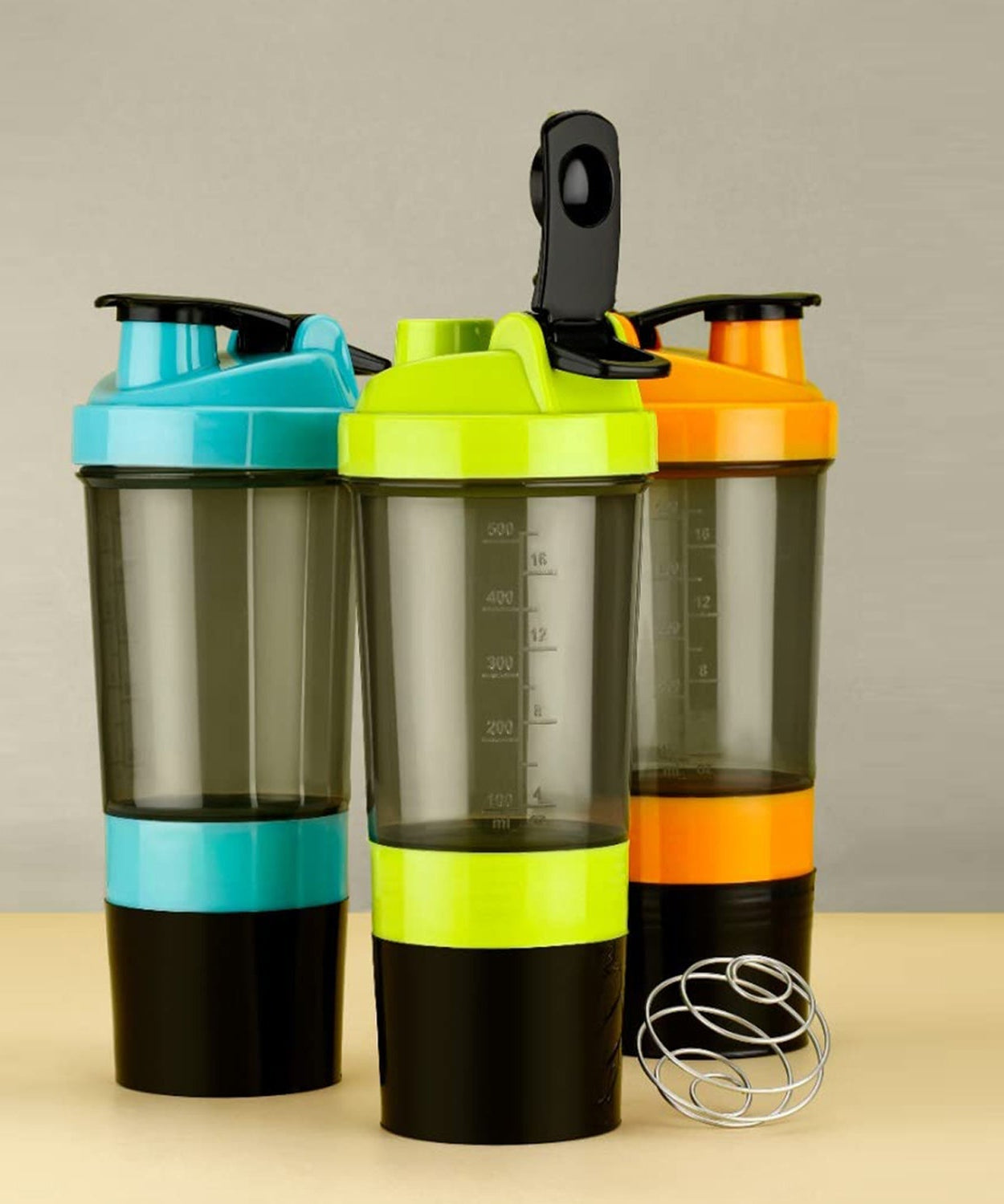 Shaker bottle for gym use with blending mechanism