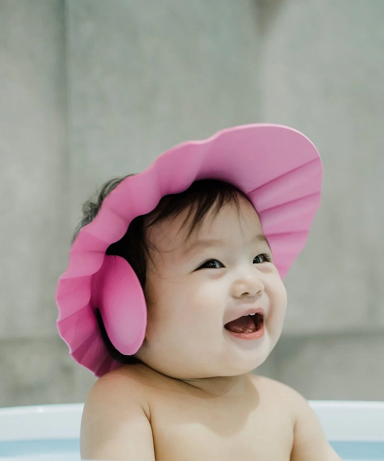 Baby bath cap for shower protection