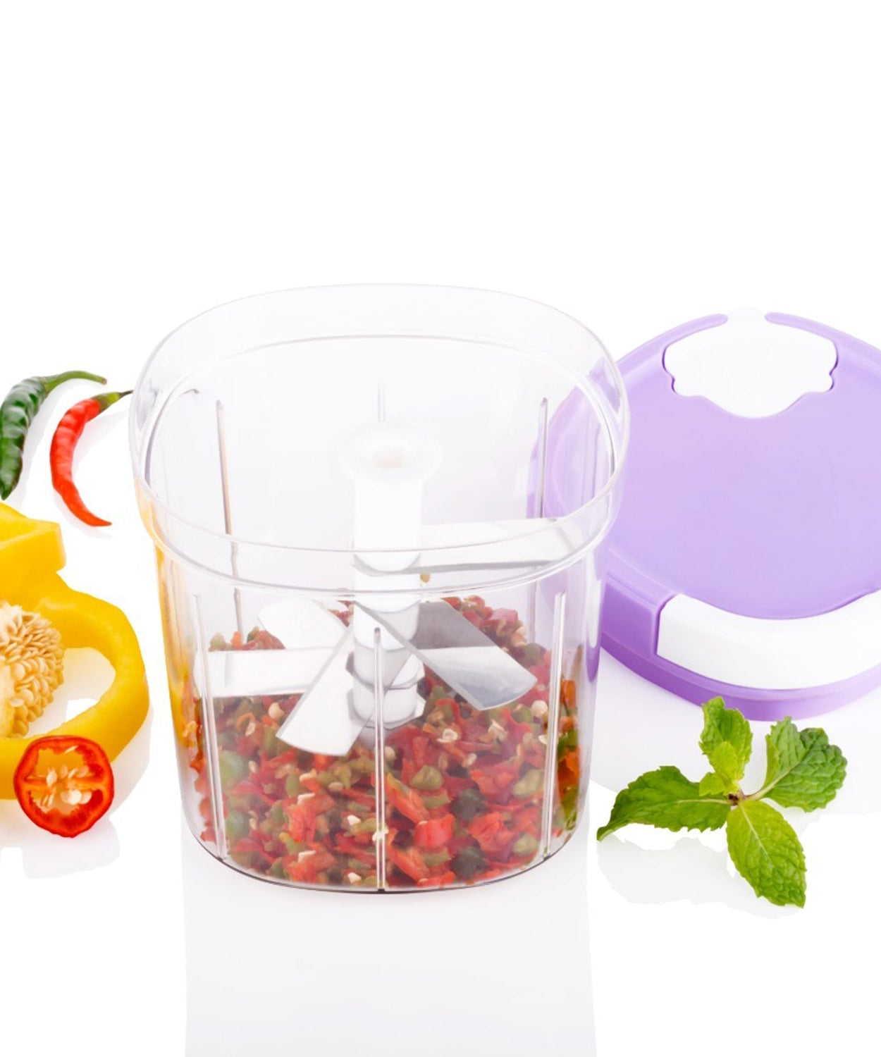 Compact and effective chopper with a 600ML capacity for food preparation