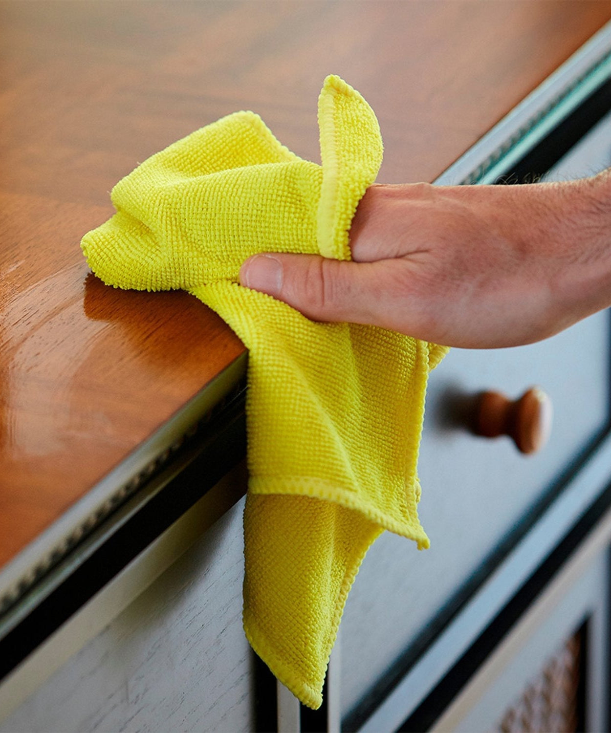 Microfiber cleaning cloths in bulk, perfect for household cleaning.