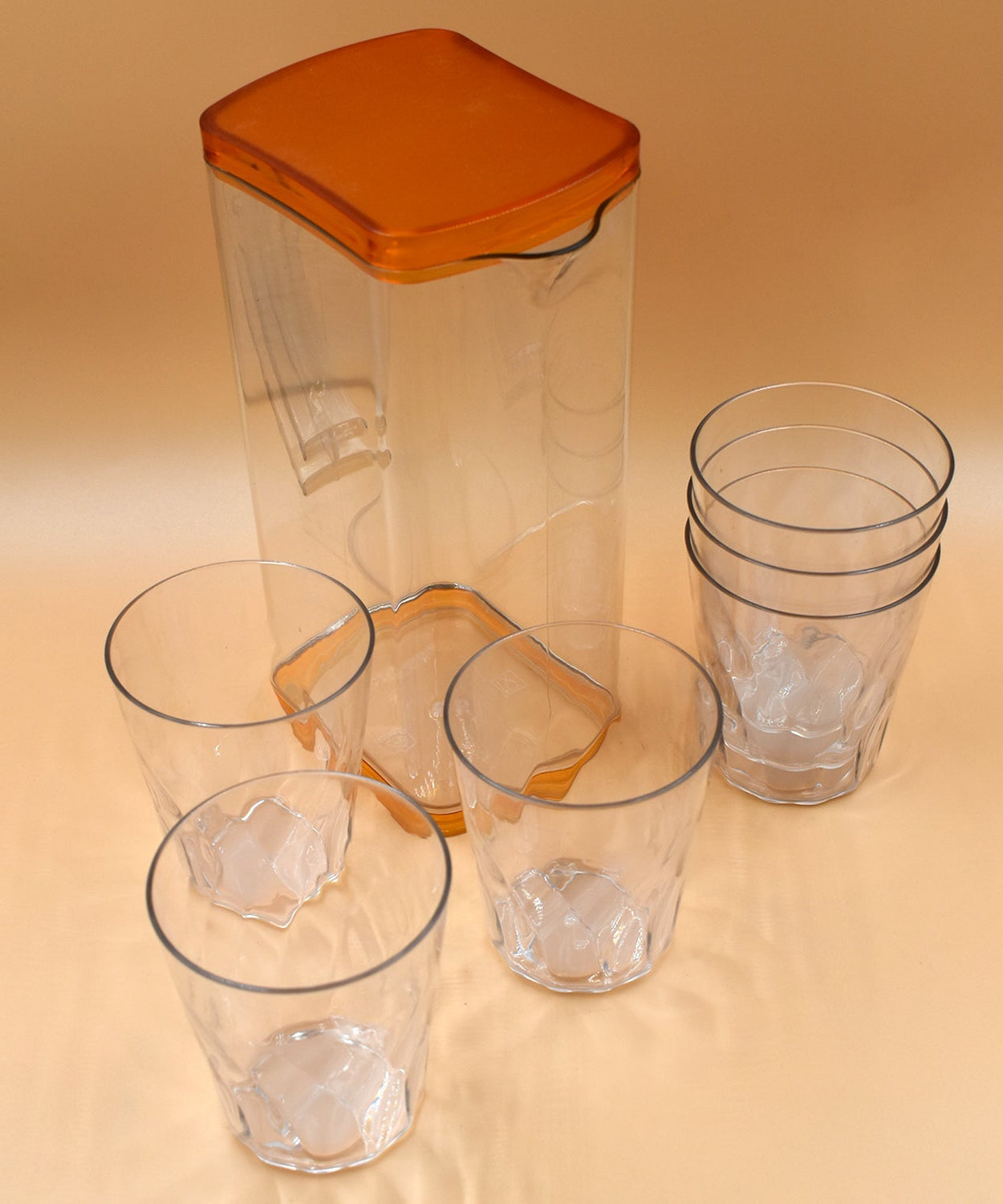 Durable glass jug designed for safe storage of hot and cold drinks.