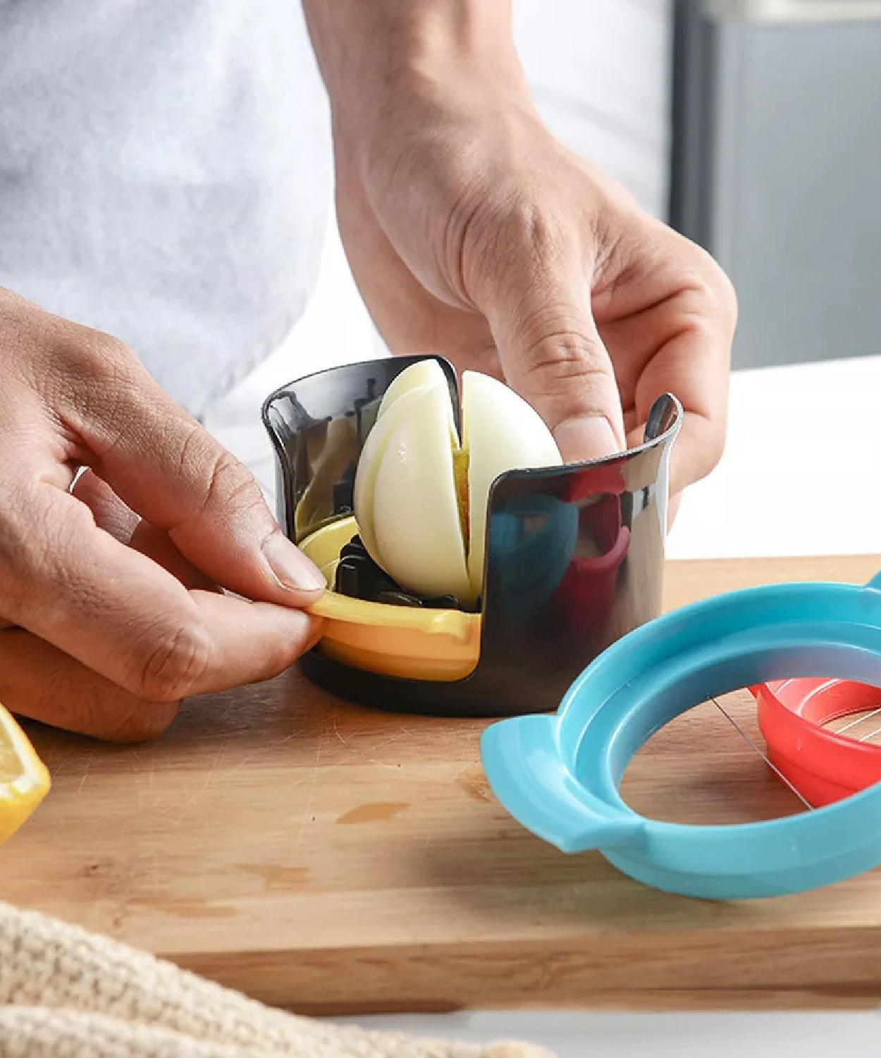 Multifunctional 3-in-1 Egg Cutter - Stainless Steel Slicing Tool with Durable Wires