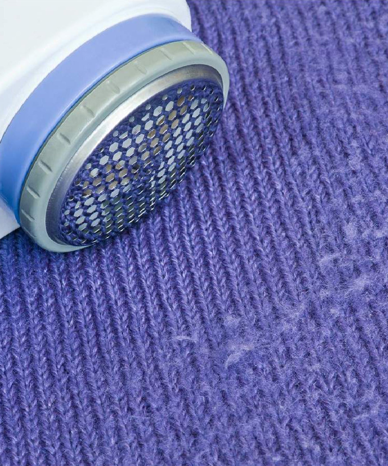 Detailed image of the lint remover, highlighting its design for removing lint from woolens