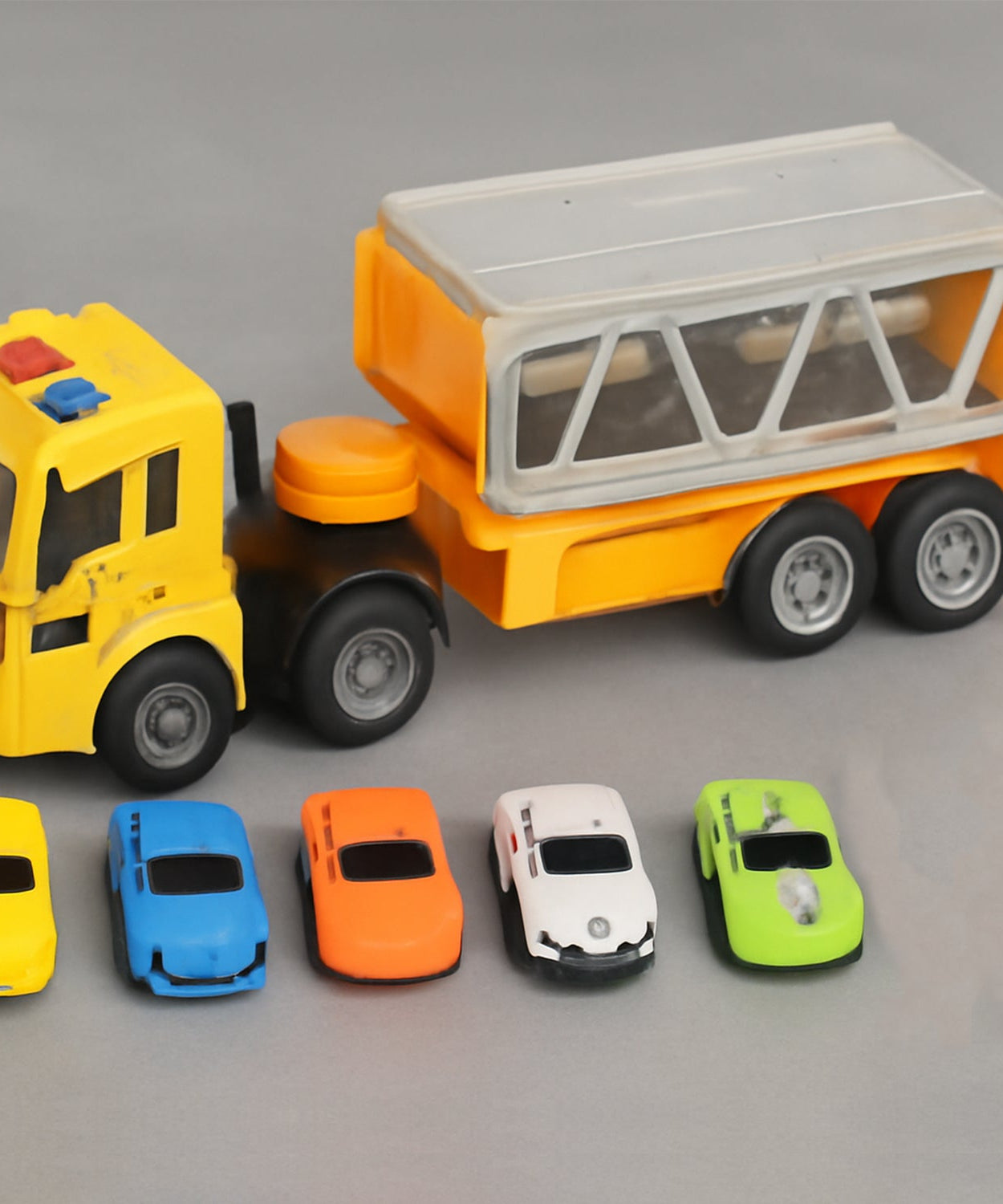 Realistic Long-Haul Toy Vehicle Transport Playset with Lights and Sound
